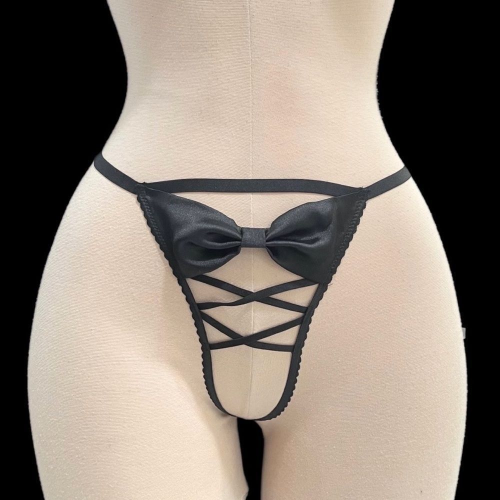 Victorias Secret Very Sexy Strappy Bow Lace-up Satin V String Panty Black Small